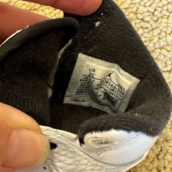 EUC Nike Air Jordan 2 Retro TD Chicago Toddler Baby Sneakers DQ8563-106 Sz 2C - Picture 5 of 6